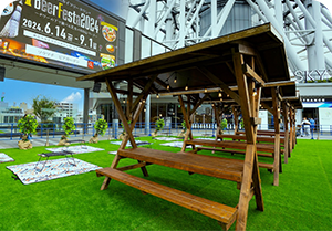 屋根付きベンチエリア写真